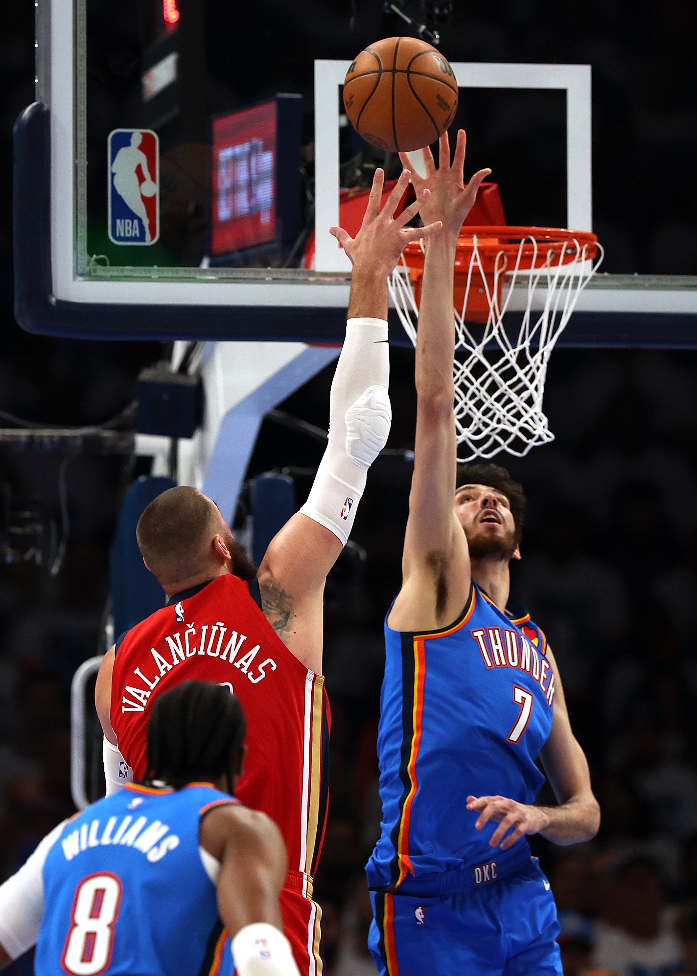 包含这也行？转会期俄克拉荷马雷霆备战NBA常规赛丹佛掘金围绕NBA季后赛完成体检，阿斯顿维拉刷新队史纪录备战欧冠的词条